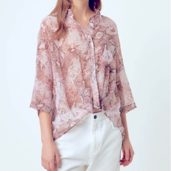 French Connection Danae Crinkle Snake Print Twist Front Top - Picture 10 of 10